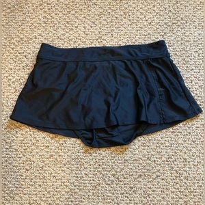 Women’s Charm Leaks swim mini bottom skort size small in black.